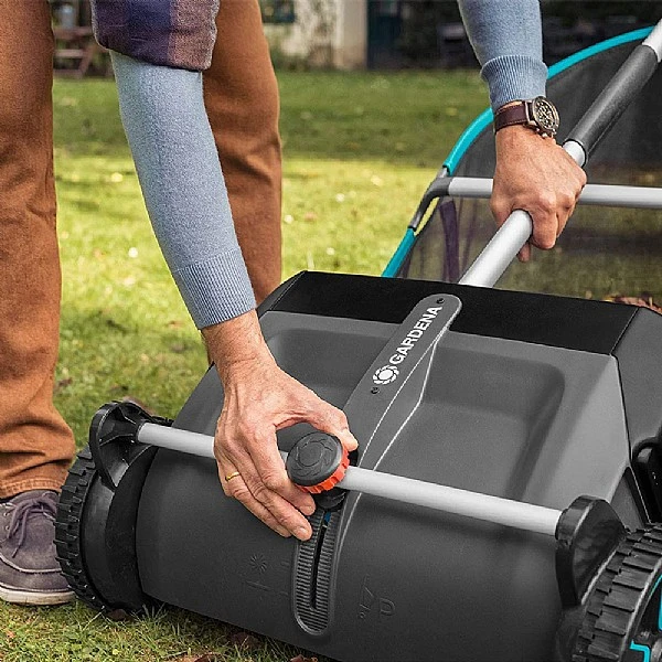 Gardena Leaf & Grass Collector 3 Gardena Leaf & Grass Collector - Image 3