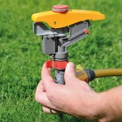 Hozelock Pulsating Sprinkler -Garden Care Store 882409 1